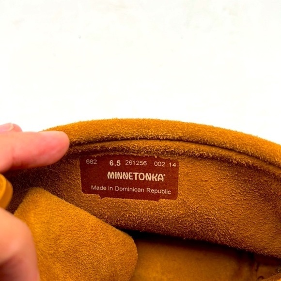 Minnetonka - Brown Suede Fringe Ankle Boot Moccasins With Suede Tie Size 6.5 - Picture 9 of 15